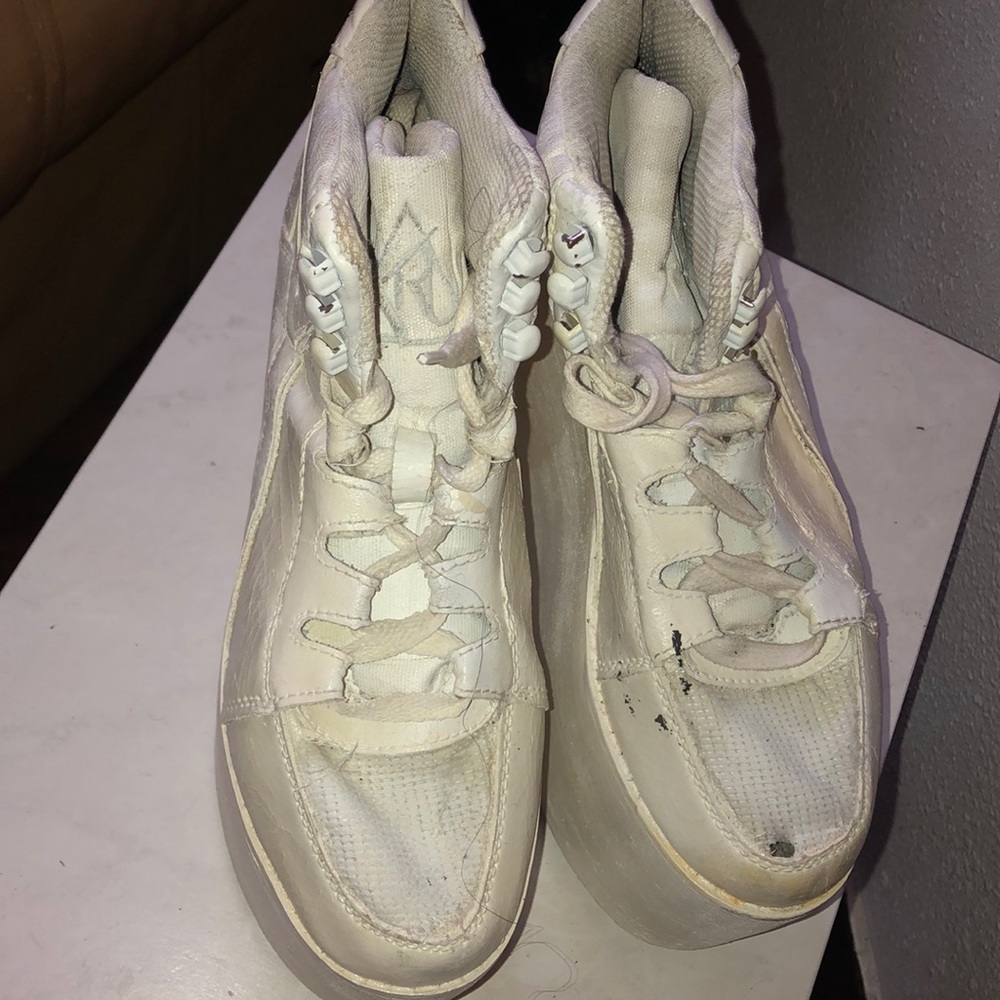 White Qozmo Hi Platforms